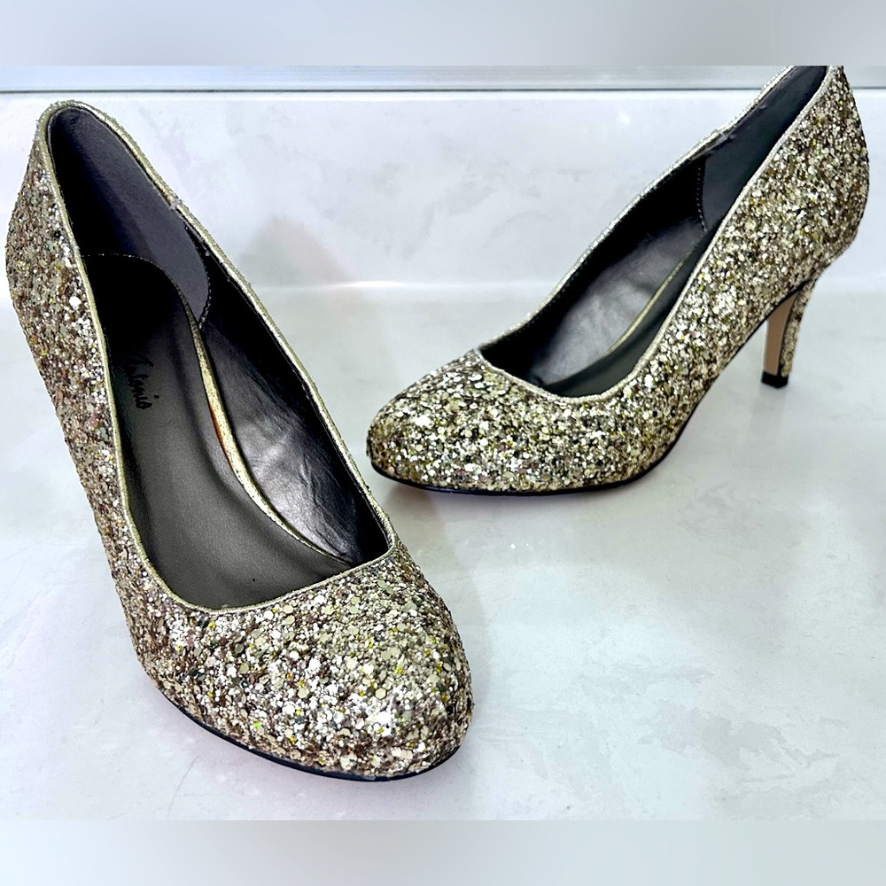 NWOB Michael Antonio Finnea Gold Cocktail Party Glitter Pumps Women’s Size 6.5